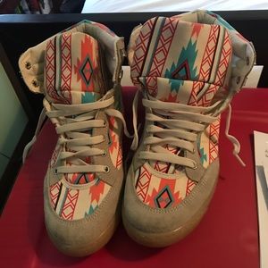 TOP SHOP tribal print high top SNEAKERS 6